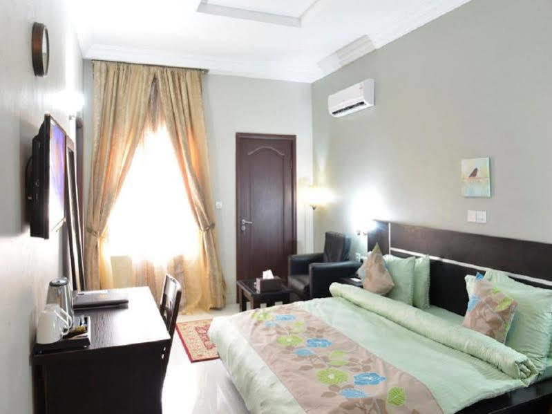 เชียร์ ลักชัวรี อพาร์ตเมนต์ แอนด์ สวีท คาร์กี Hotel อาบูจา ภายนอก รูปภาพ